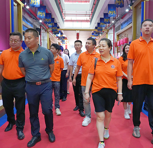 民建中央企業(yè)家培訓(xùn)班貴州研學(xué)行走進(jìn)珍酒